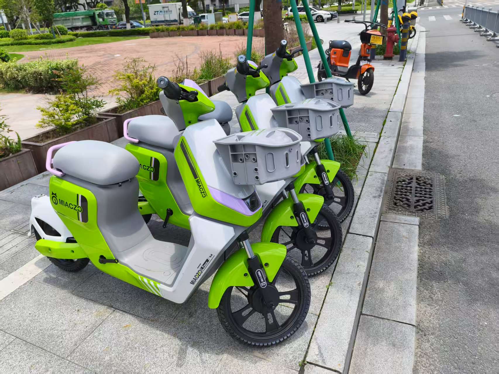 寧波江北街頭出現(xiàn)的喵走出行共享電單車(chē)